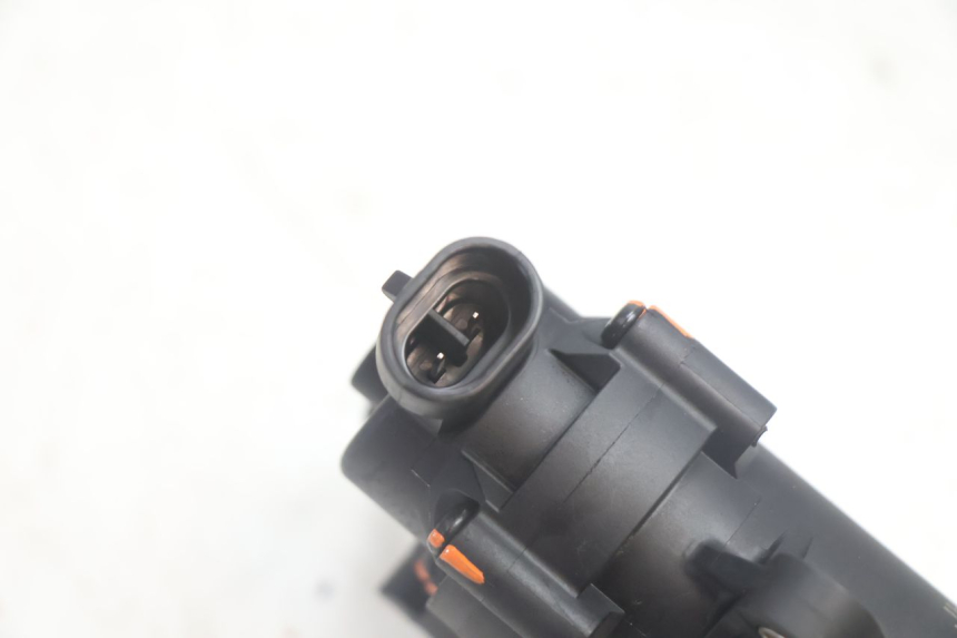 photo de POMPE A ESSENCE PEUGEOT KISBEE 4T 50 (2018 - 2022) - Vue d’ensemble
