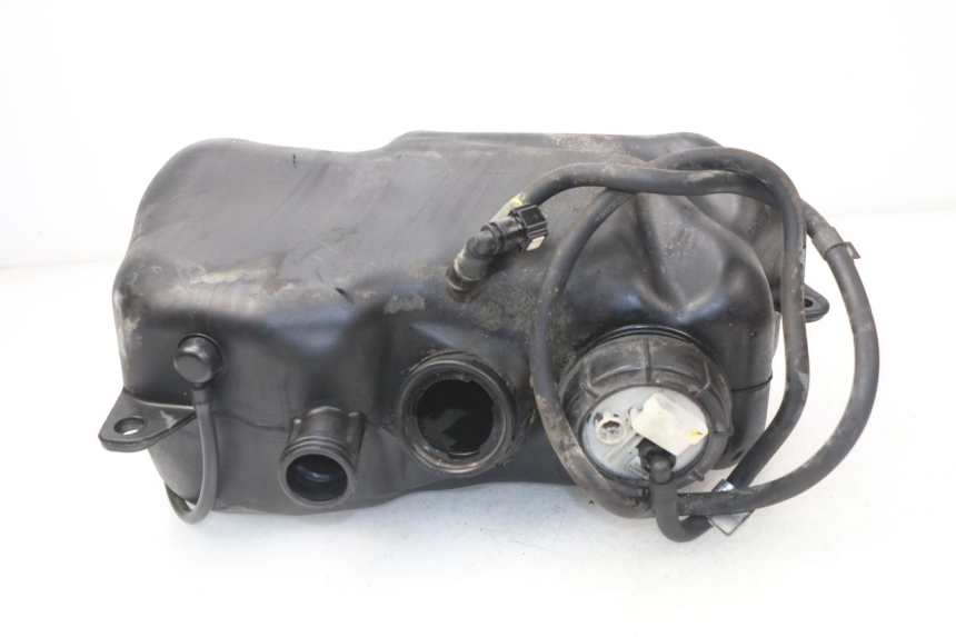 photo de POMPE A ESSENCE PIAGGIO MP3 LT 400 (2007 - 2012) - Autre angle de vue