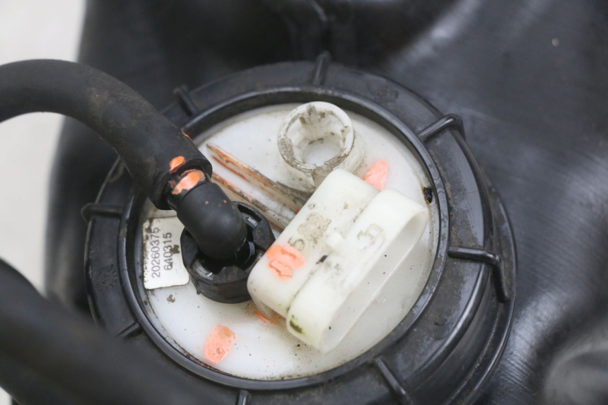 photo de POMPE A ESSENCE PIAGGIO MP3 LT 400 (2007 - 2012) - Détail de la pièce