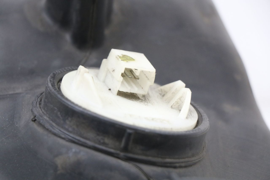 photo de POMPE A ESSENCE PIAGGIO MP3 LT 400 (2007 - 2012) - Vue d’ensemble