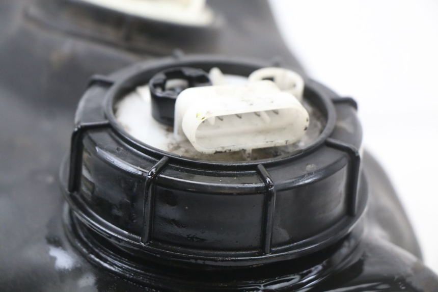 photo de POMPE A ESSENCE PIAGGIO MP3 LT 400 (2007 - 2012) - Points de fixation