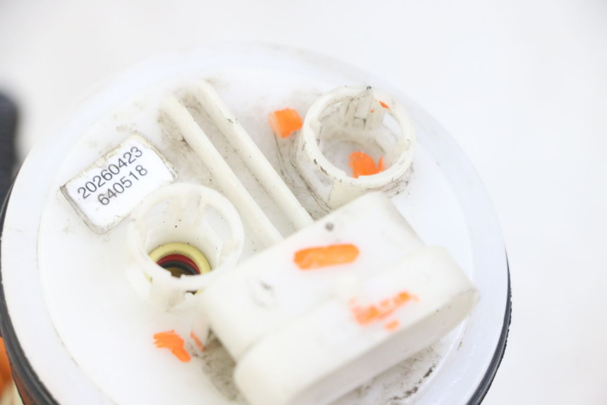 photo de POMPE A ESSENCE PIAGGIO MP3 LT 300 (2010 - 2016) - Autre angle de vue