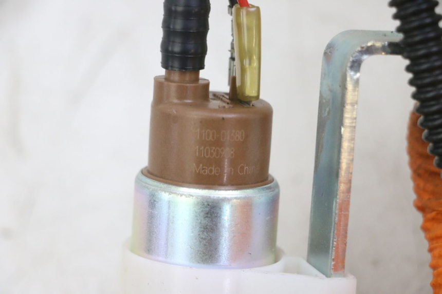 photo de POMPE A ESSENCE PIAGGIO MP3 LT 300 (2010 - 2016) - Autre angle de vue