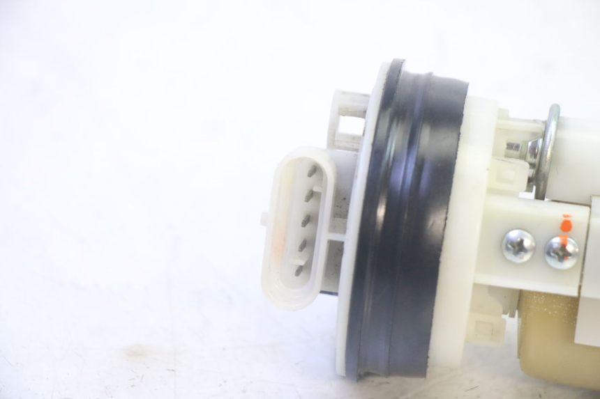 photo de POMPE A ESSENCE PIAGGIO MP3 LT 400 (2007 - 2012) - Gros plan technique