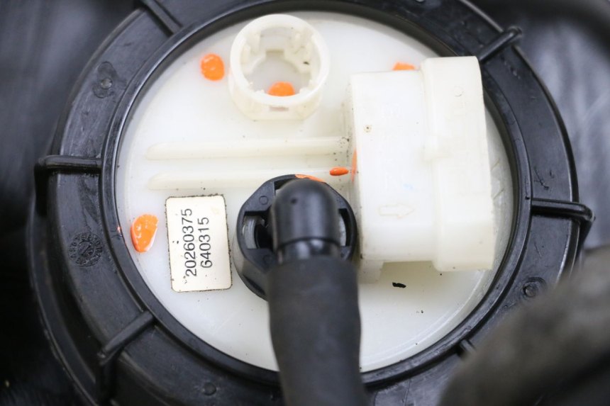 photo de POMPE A ESSENCE PIAGGIO MP3 500 (2011 - 2015) - Autre angle de vue