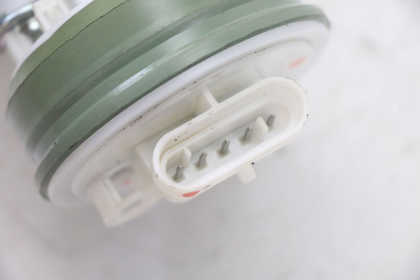 photo de POMPE A ESSENCE PIAGGIO MP3 500 (2014 - 2017) - Autre angle de vue