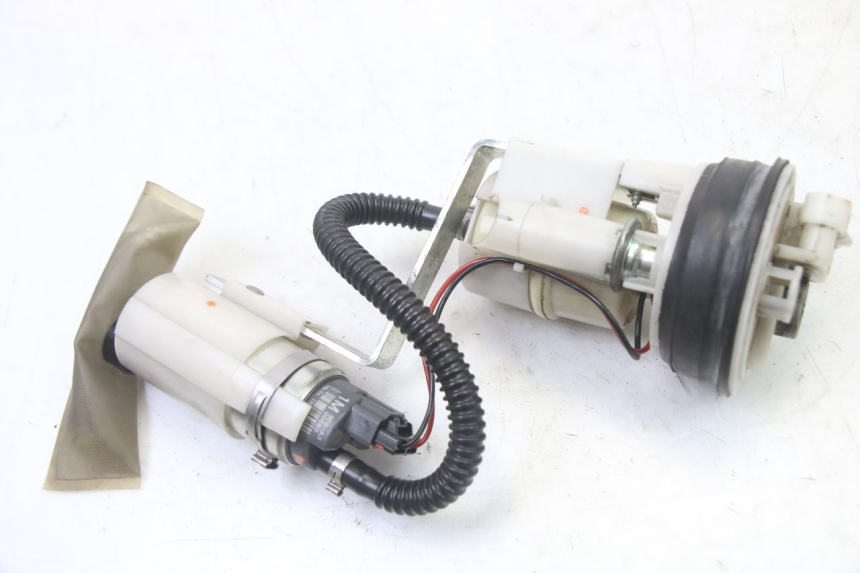 photo de POMPE A ESSENCE PIAGGIO MP3 500 (2011 - 2015) - Autre angle de vue