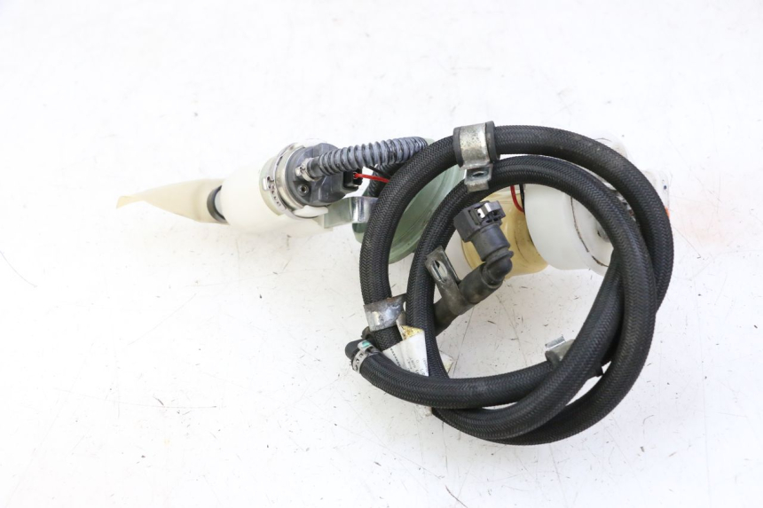 photo de POMPE A ESSENCE PIAGGIO MP3 500 (2014 - 2017) - Vue rapprochée