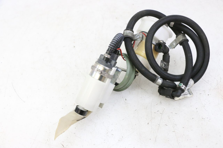 photo de POMPE A ESSENCE PIAGGIO MP3 500 (2014 - 2017) - Gros plan technique