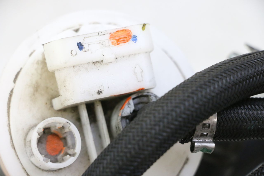 photo de POMPE A ESSENCE PIAGGIO MP3 500 (2014 - 2017) - Vue d’ensemble