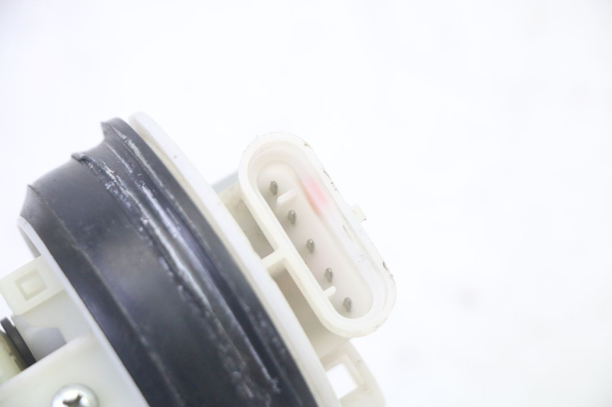 photo de POMPE A ESSENCE PIAGGIO MP3 RL 250 (2006 - 2010) - Vue d’ensemble