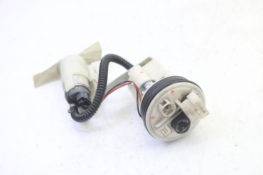 photo de POMPE A ESSENCE PIAGGIO MP3 500 (2011 - 2015) - Autre angle de vue