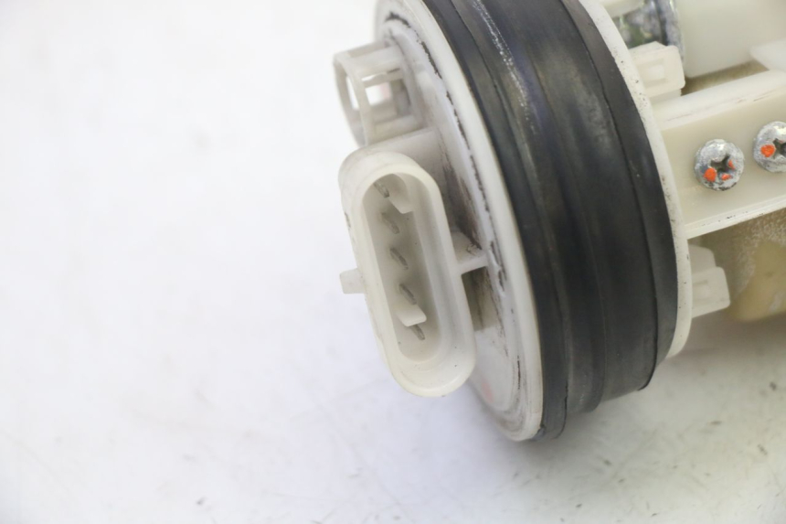 photo de POMPE A ESSENCE PIAGGIO MP3 RL 250 (2006 - 2010) - Gros plan technique