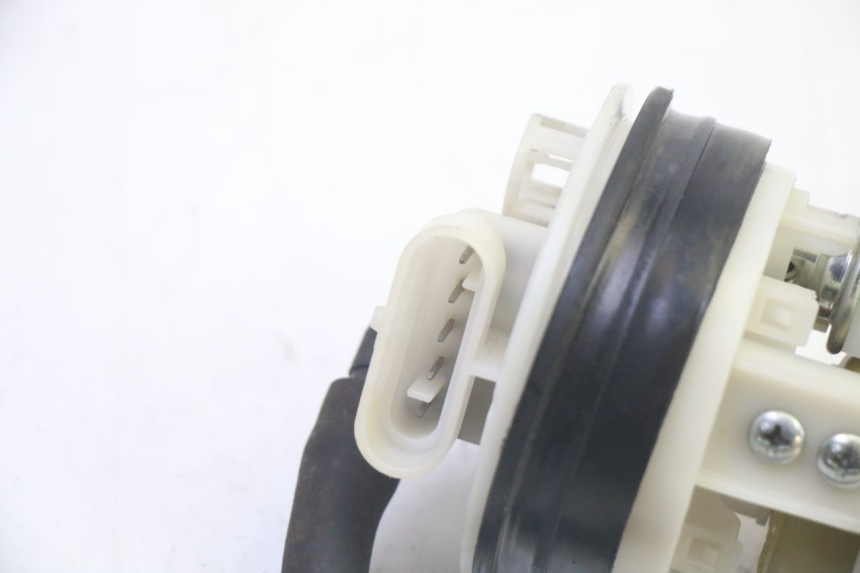 photo de POMPE A ESSENCE PIAGGIO MP3 RL 250 (2006 - 2010) - Vue d’ensemble