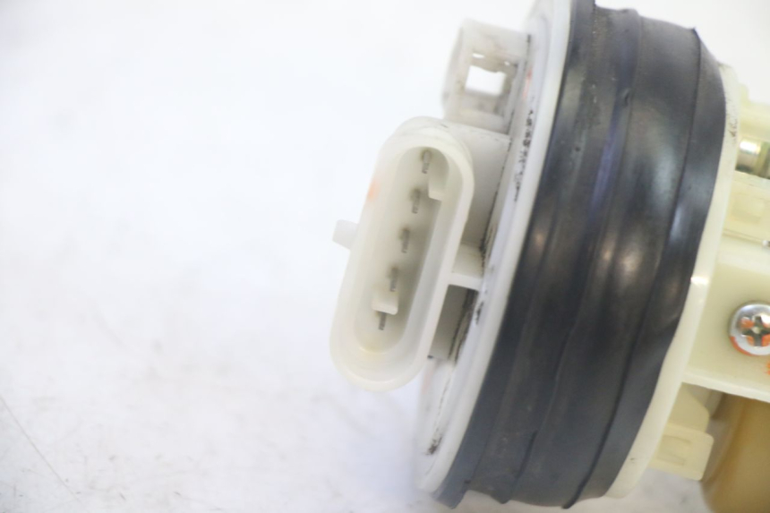 photo de POMPE A ESSENCE PIAGGIO MP3 RL 250 (2006 - 2010) - Points de fixation