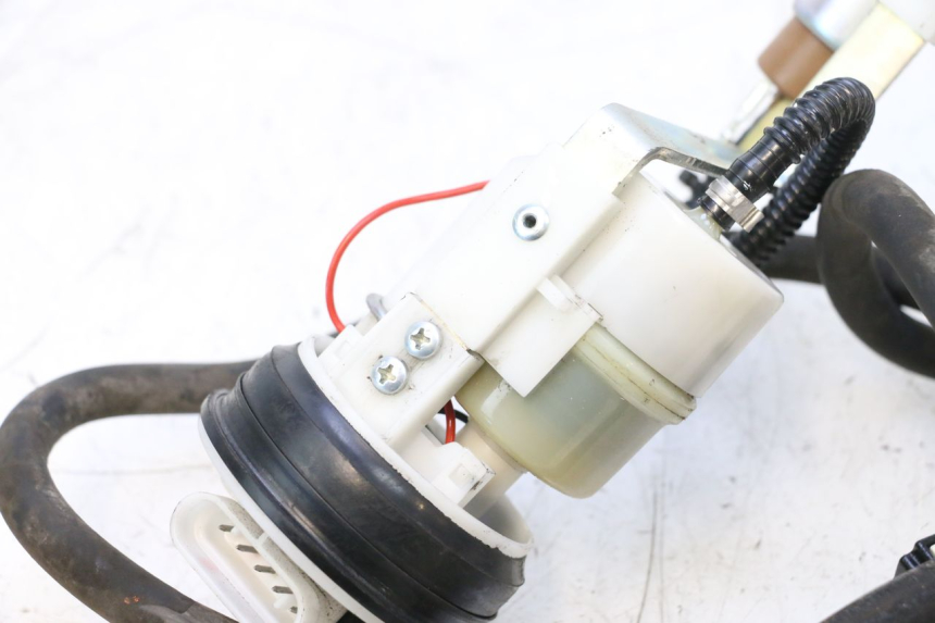 photo de POMPE A ESSENCE PIAGGIO MP3 RL 250 (2006 - 2010) - Zoom état d’usage