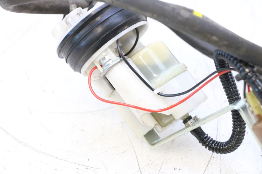 photo de POMPE A ESSENCE PIAGGIO MP3 RL 250 (2006 - 2010) - Pièce contrôlée