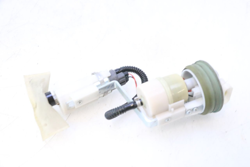 photo de POMPE A ESSENCE PIAGGIO MP3 500 (2016 - 2018) - Vue principale