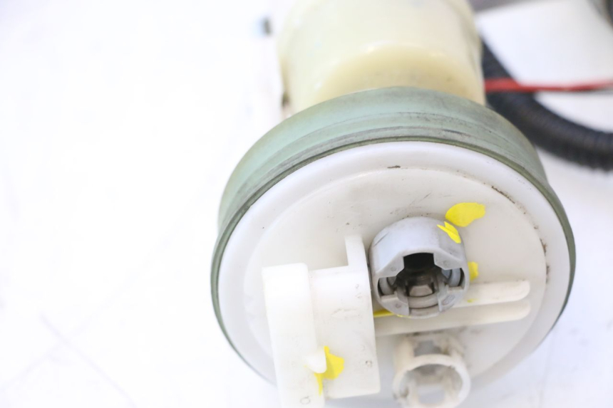 photo de POMPE A ESSENCE PIAGGIO MP3 500 (2016 - 2018) - Vue d’ensemble