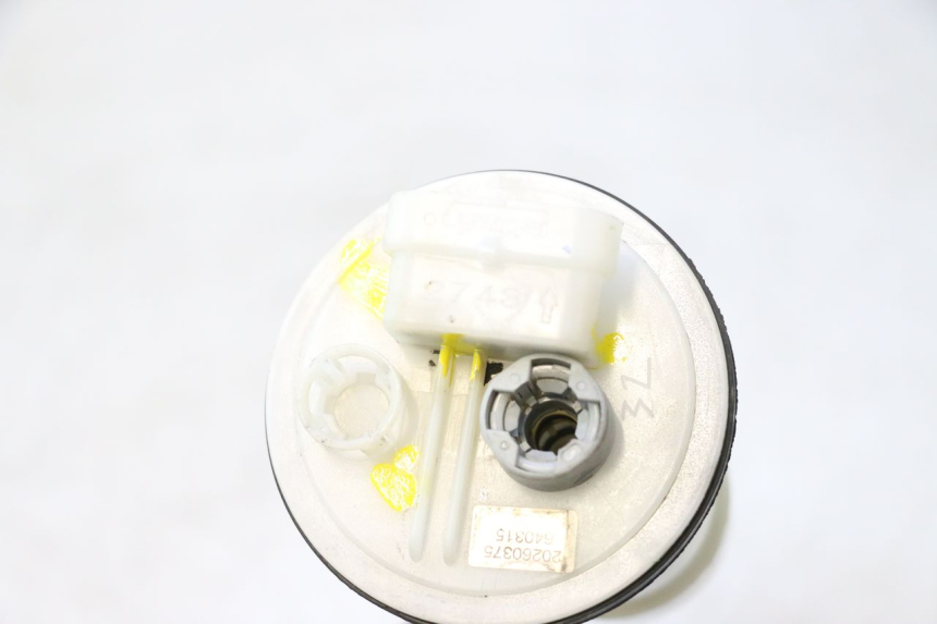 photo de POMPE A ESSENCE PIAGGIO MP3 500 (2011 - 2015) - Autre angle de vue