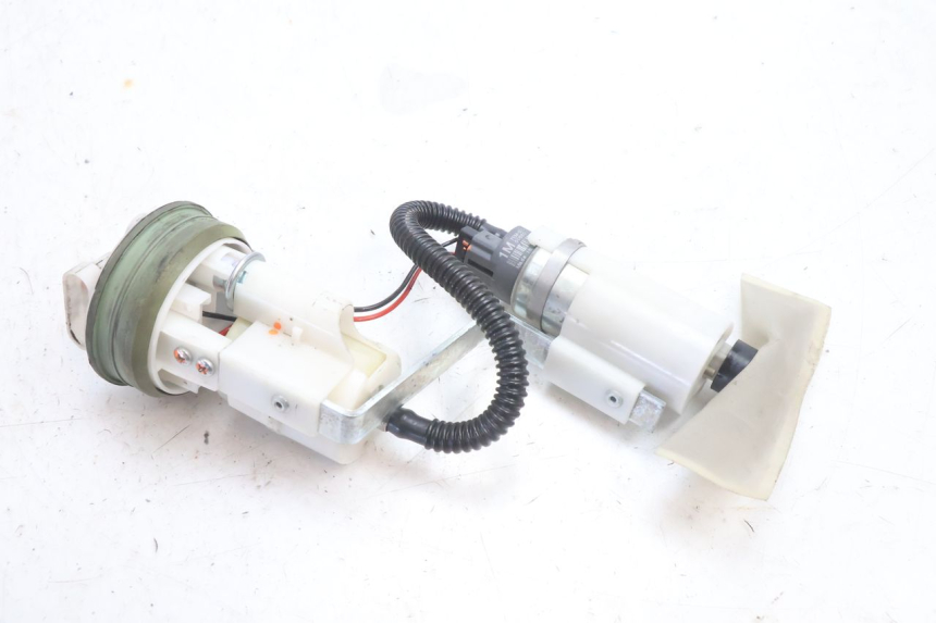 photo de POMPE A ESSENCE PIAGGIO MP3 500 (2016 - 2018) - Vue principale