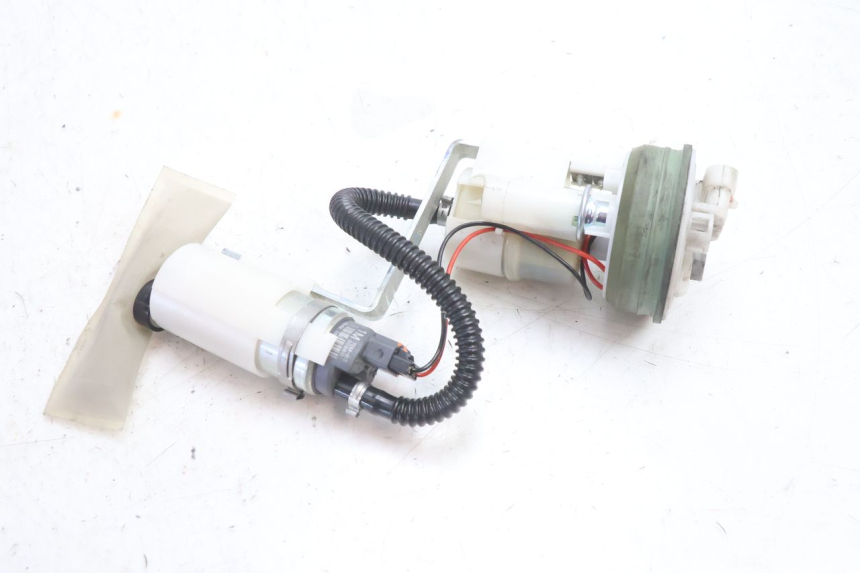 photo de POMPE A ESSENCE PIAGGIO MP3 500 (2016 - 2018) - Autre angle de vue
