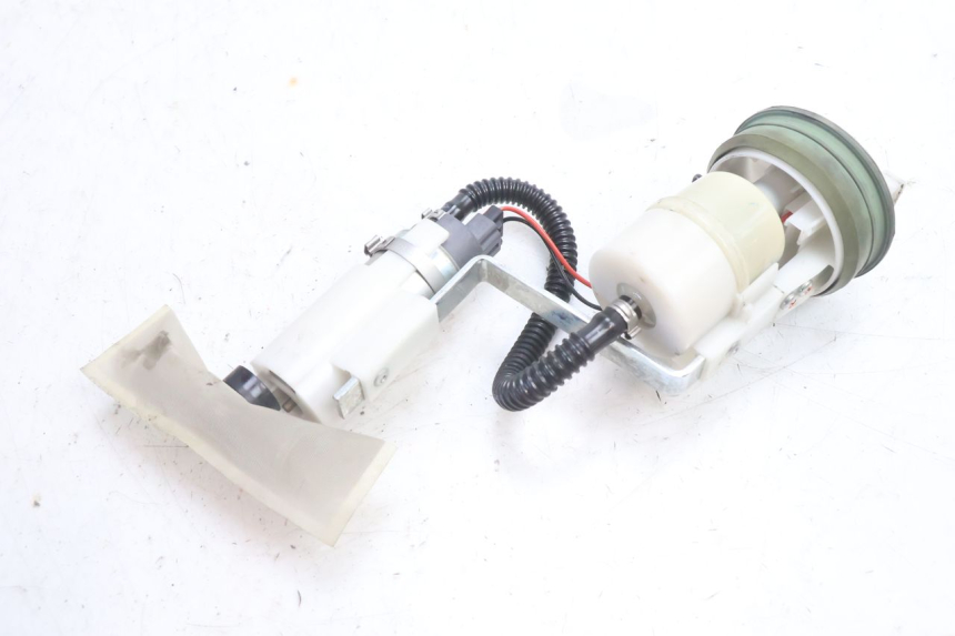 photo de POMPE A ESSENCE PIAGGIO MP3 500 (2016 - 2018) - Gros plan technique