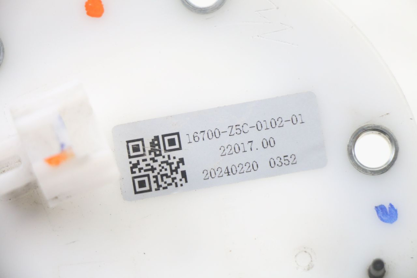 photo de POMPE A ESSENCE SYM ORBIT III 3 4T 50 (2021 - 2025) - Gros plan technique