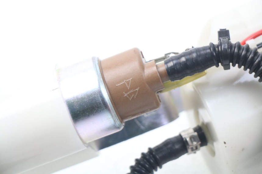 photo de POMPE A ESSENCE PEUGEOT SATELIS 300 (2012 - 2015) - Points de fixation