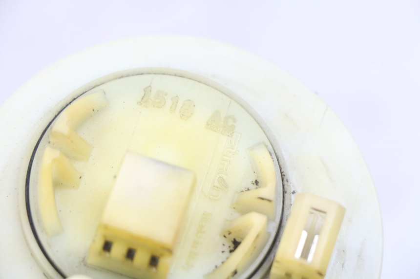 photo de POMPE A ESSENCE PEUGEOT SATELIS 125 (2006 - 2009) - Gros plan technique