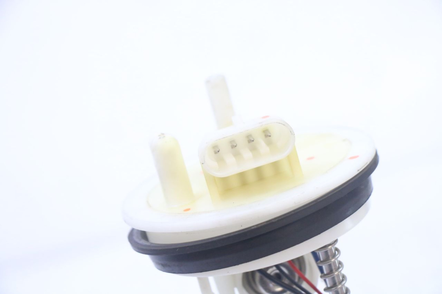 photo de POMPE A ESSENCE PEUGEOT SATELIS 125 (2013 - 2018) - Gros plan technique