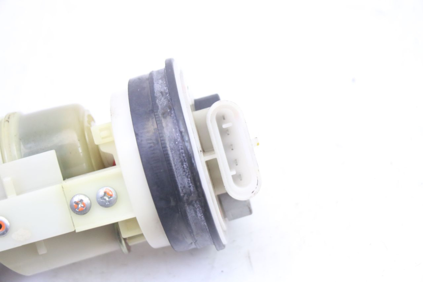 photo de POMPE A ESSENCE PEUGEOT SATELIS 250 (2006 - 2012) - Détail de la pièce