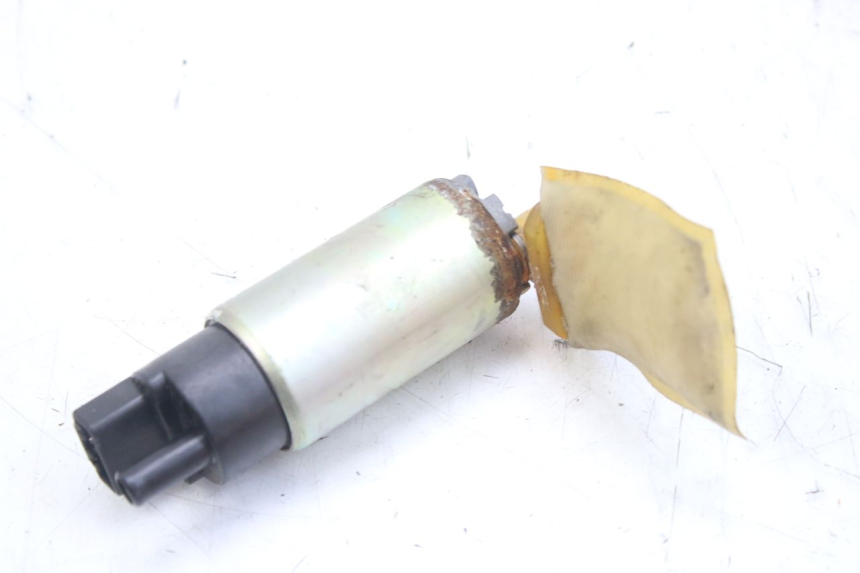 photo de POMPE A ESSENCE TRIUMPH SPRINT ST 955 (1999 - 2001) - Gros plan technique