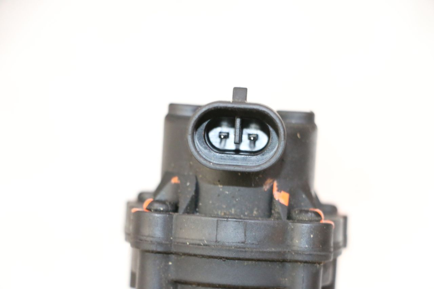 photo de POMPE A ESSENCE PEUGEOT STREETZONE I 2T 50 (2018 - 2020) - Autre angle de vue