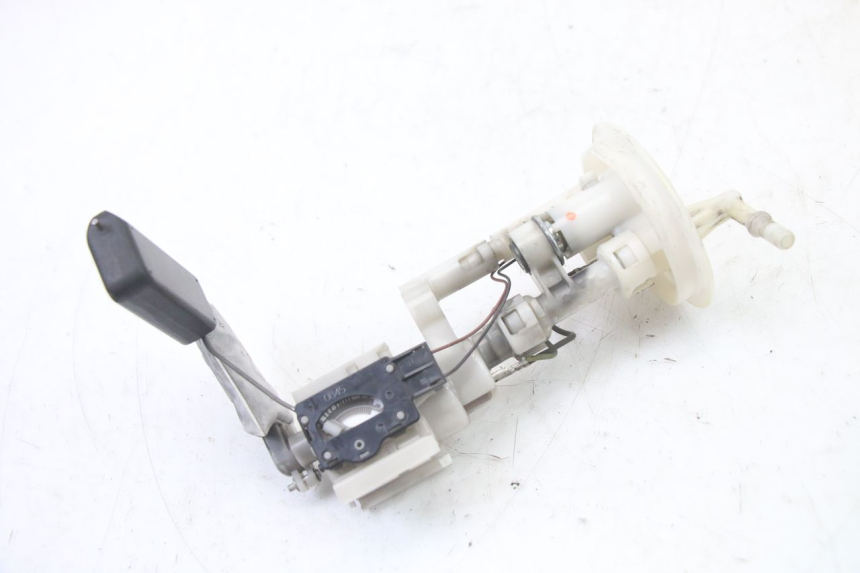 photo de POMPE A ESSENCE SUZUKI BURGMAN 125 (2015 - 2017) - Vue principale