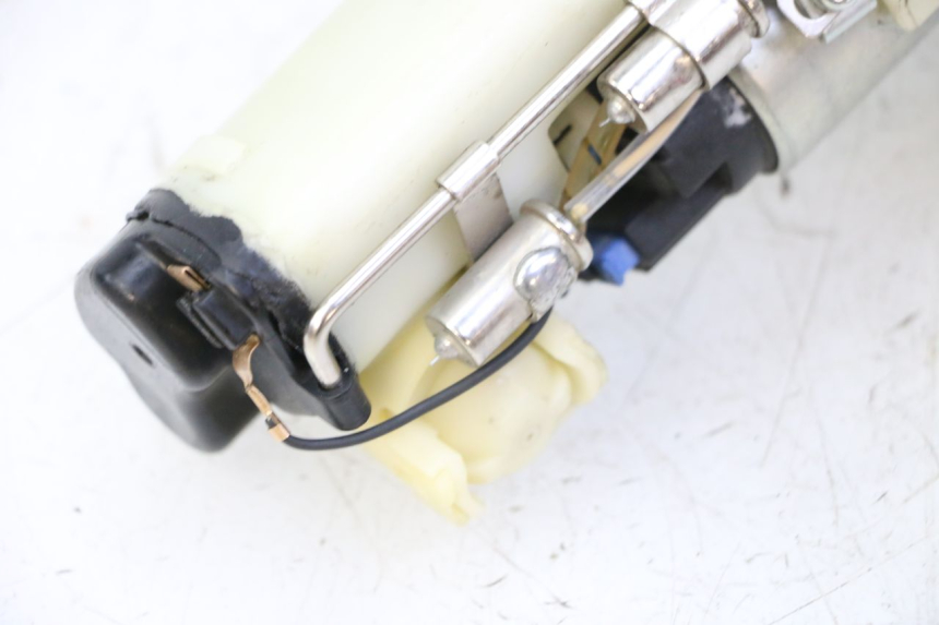 photo de POMPE A ESSENCE SUZUKI SV S 650 (2003 - 2009) - Zoom composants