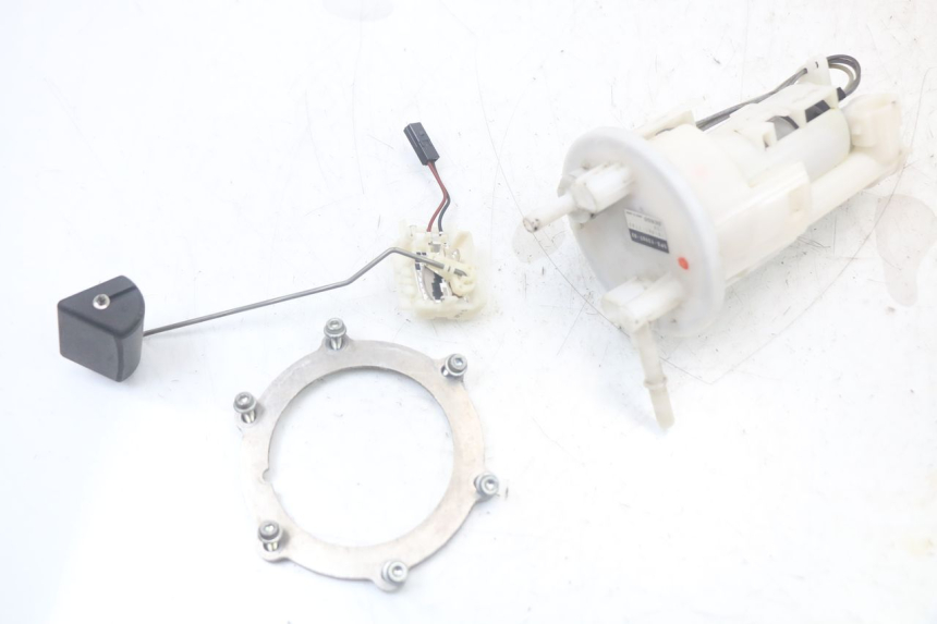photo de POMPE A ESSENCE YAMAHA TDM ABS 900 (2002 - 2014) - Détail de la pièce