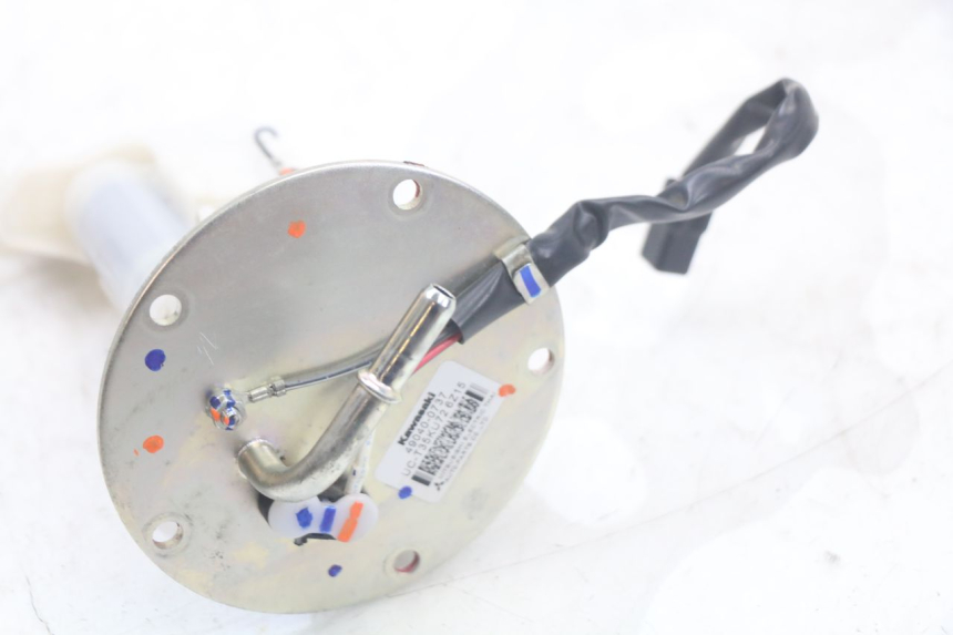 photo de POMPE A ESSENCE KAWASAKI VERSYS ABS 650 (2015 - 2018) - Gros plan technique