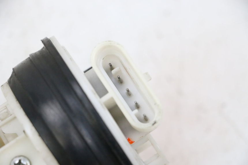 photo de POMPE A ESSENCE PIAGGIO VESPA GTS SUPER IE 125 (2009 - 2016) - Marquages et références