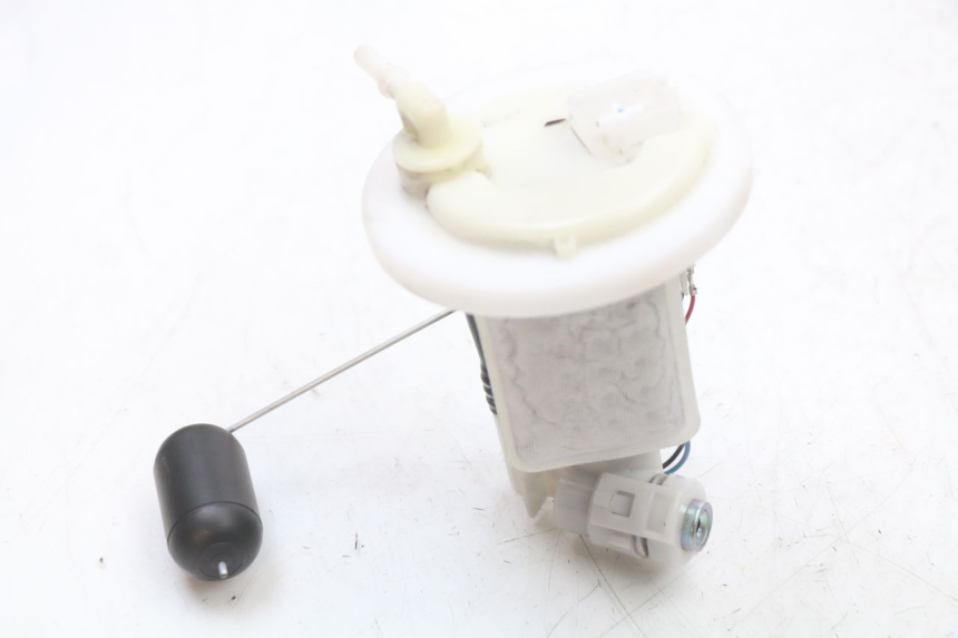 photo de POMPE A ESSENCE YAMAHA XMAX X-MAX ABS 125 (2017 - 2020) - Gros plan technique