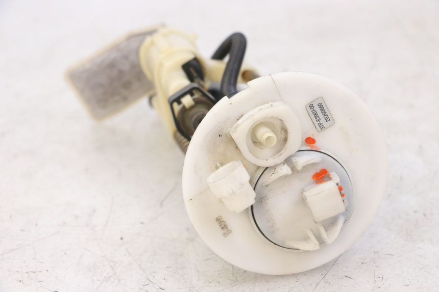 photo de POMPE A ESSENCE YAMAHA X-MAX XMAX 125 (2010 - 2013) - Autre angle de vue