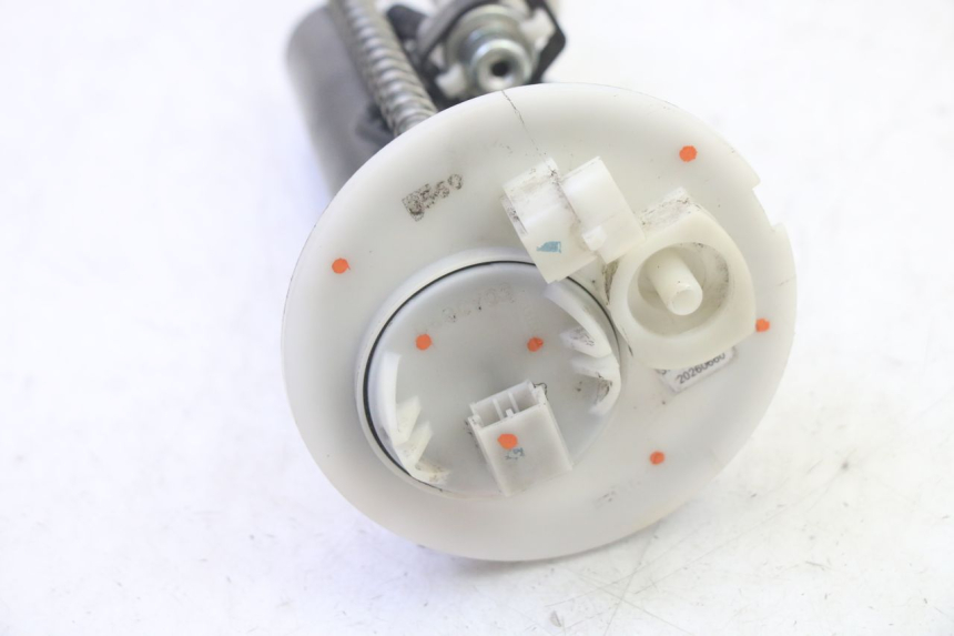 photo de POMPE A ESSENCE YAMAHA X-MAX XMAX 125 (2010 - 2013) - Gros plan technique