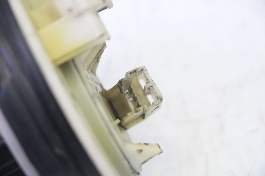 photo de POMPE A ESSENCE YAMAHA X-MAX XMAX 250 (2006 - 2009) - Autre angle de vue