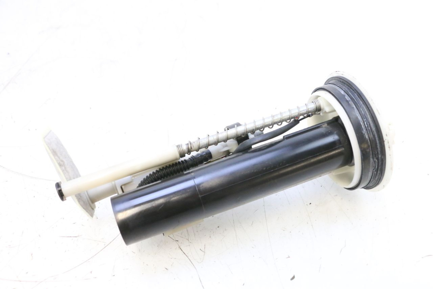 photo de POMPE A ESSENCE YAMAHA X-MAX XMAX 125 (2010 - 2013) - Gros plan technique