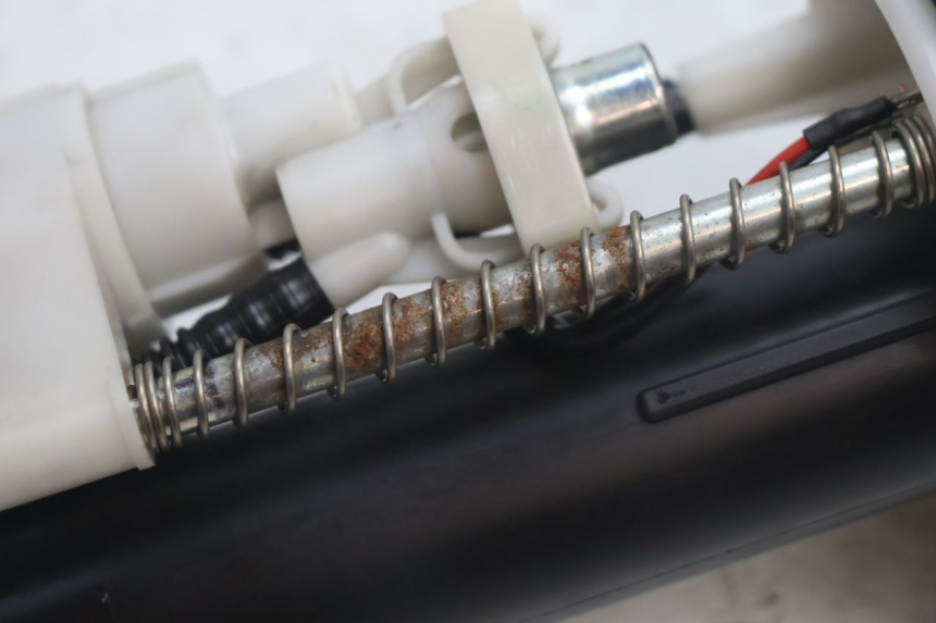 photo de POMPE A ESSENCE YAMAHA XMAX X-MAX 125 (2006 - 2009) - Autre angle de vue