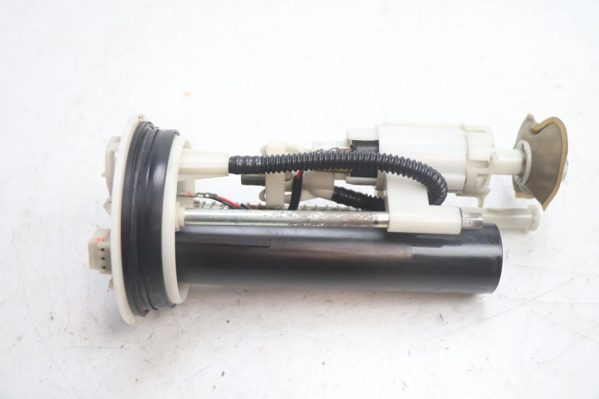 photo de POMPE A ESSENCE YAMAHA XMAX X-MAX 125 (2006 - 2009) - Gros plan technique
