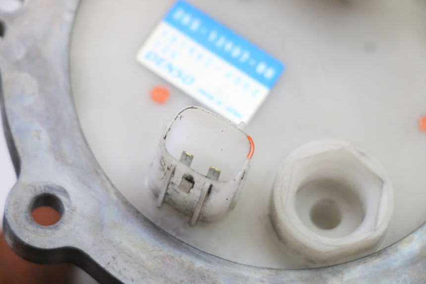 photo de POMPE A ESSENCE YAMAHA XJ6 ABS 600 (2008 - 2016) - Gros plan technique