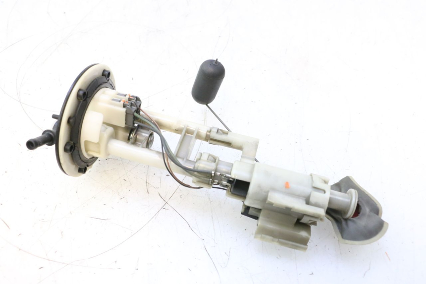 photo de POMPE A ESSENCE YAMAHA XP T-MAX ABS 500 (2005 - 2005) - Autre angle de vue