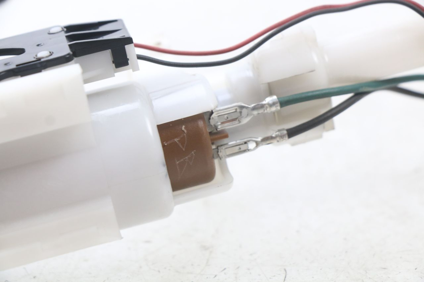 photo de POMPE A ESSENCE YAMAHA XP T-MAX TMAX 500 (2008 - 2012) - Gros plan technique