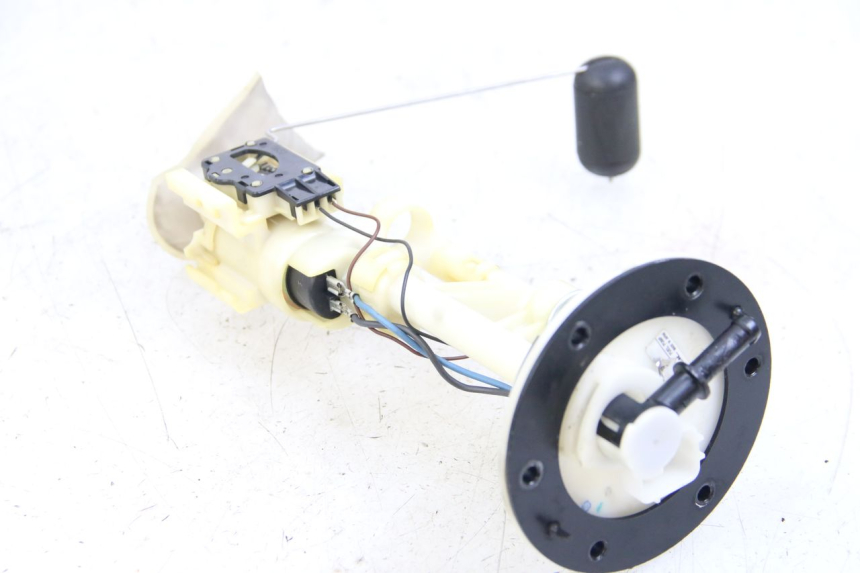 photo de POMPE A ESSENCE YAMAHA XP T-MAX TMAX 500 (2004 - 2007) - Gros plan technique